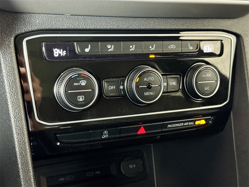 2022 Volkswagen Atlas Cross Sport V6 SEL R-Line photo 26
