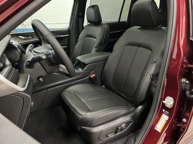 2025 Jeep Grand Cherokee Limited photo 3