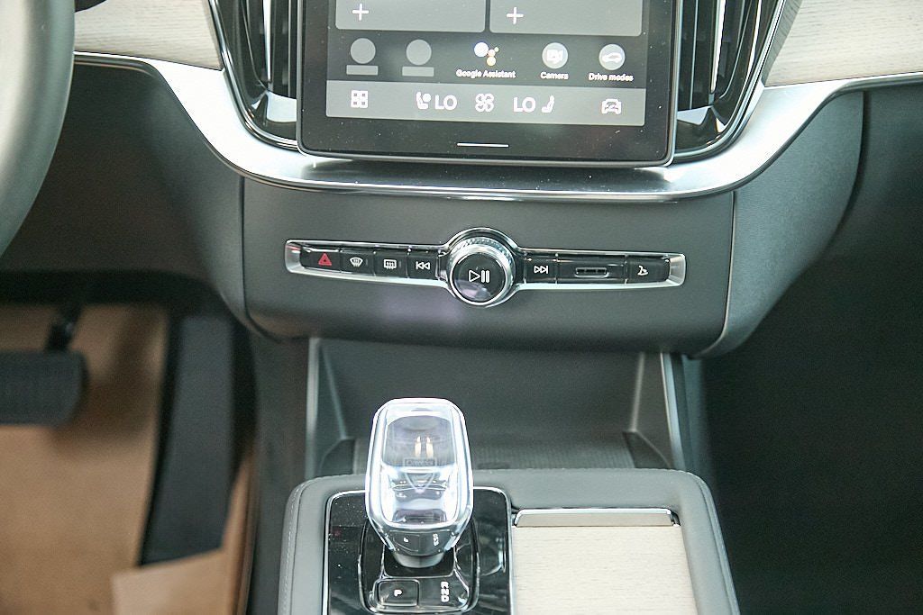 2026 VOLVO XC90 - Image 27