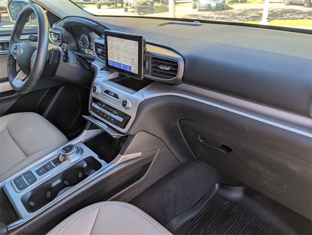 2020 Ford Explorer XLT photo 23