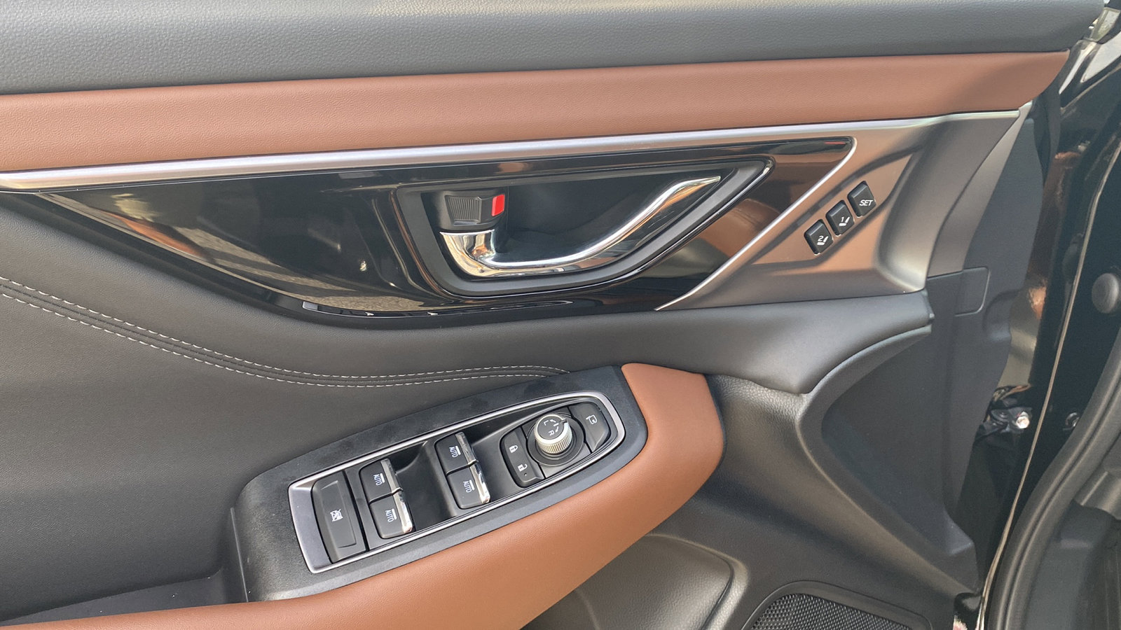 2025 Subaru Outback Touring photo 9