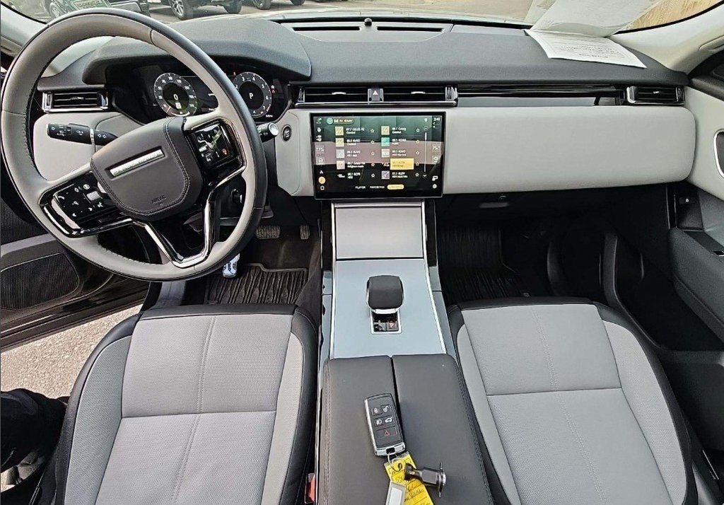 2025 Land Rover Range Rover Velar P250 S photo 4