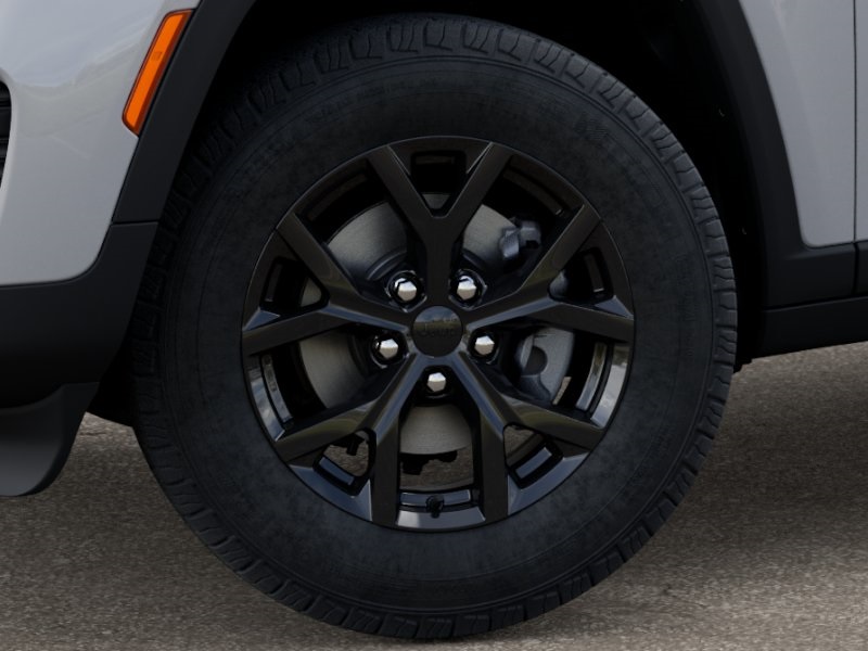 2025 Jeep Grand Cherokee Altitude photo 3