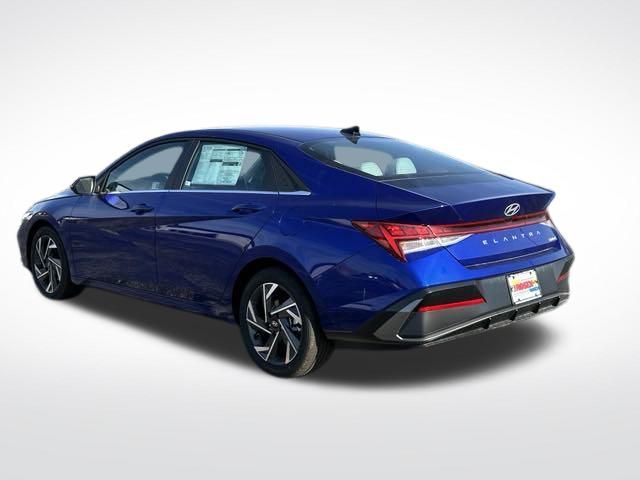 2025 Hyundai Elantra Limited photo 3