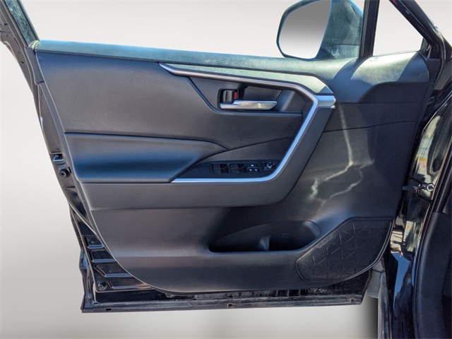 2019 Toyota RAV4 XLE photo 13