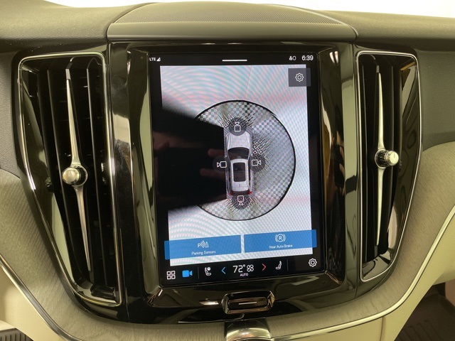 2025 Volvo XC60 T8 Plus photo 4