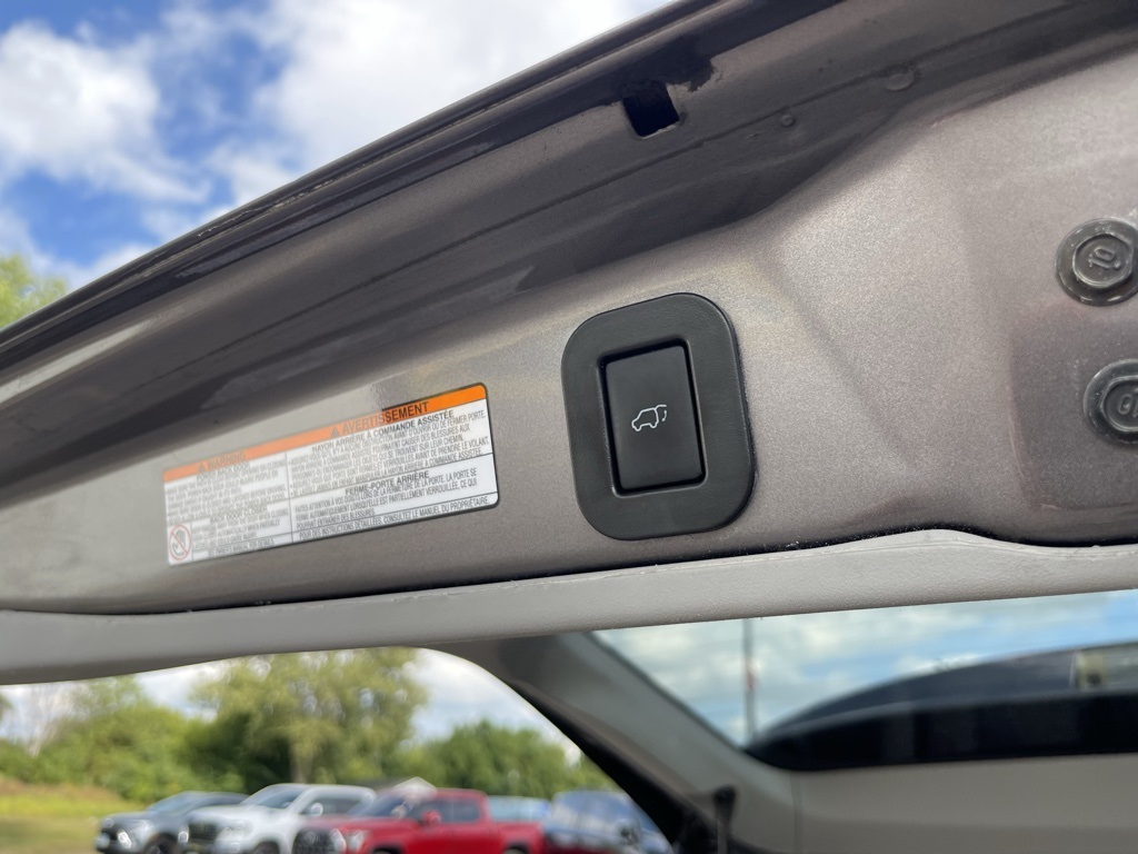 2017 Toyota Sienna XLE photo 29