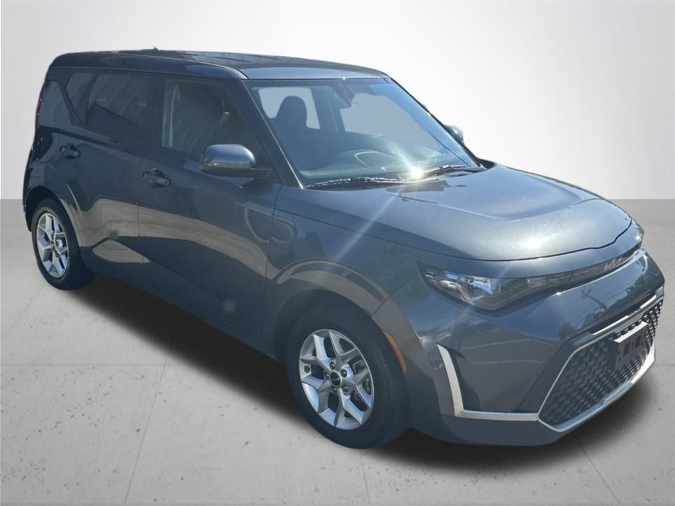 2023 Kia Soul LX photo 4