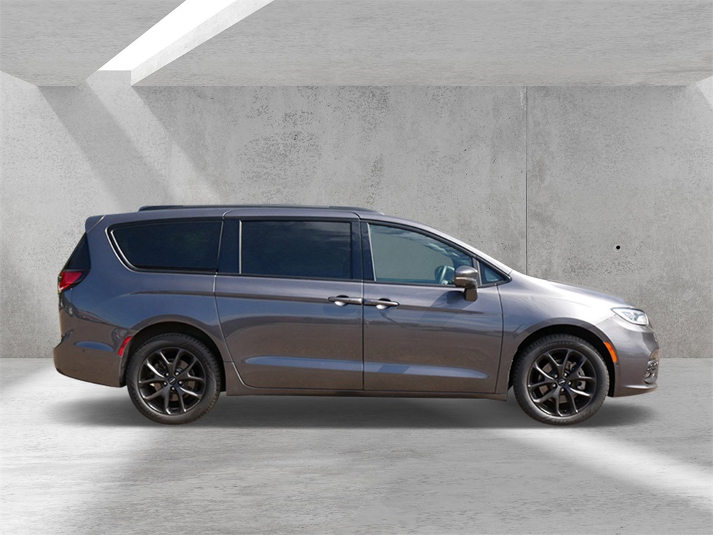Certified 2022 Chrysler Pacifica Limited with VIN 2C4RC3GG6NR156396 for sale in White Bear Lake, Minnesota