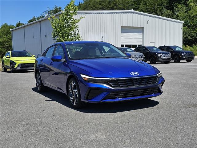 Used 2024  Hyundai SEL image 1