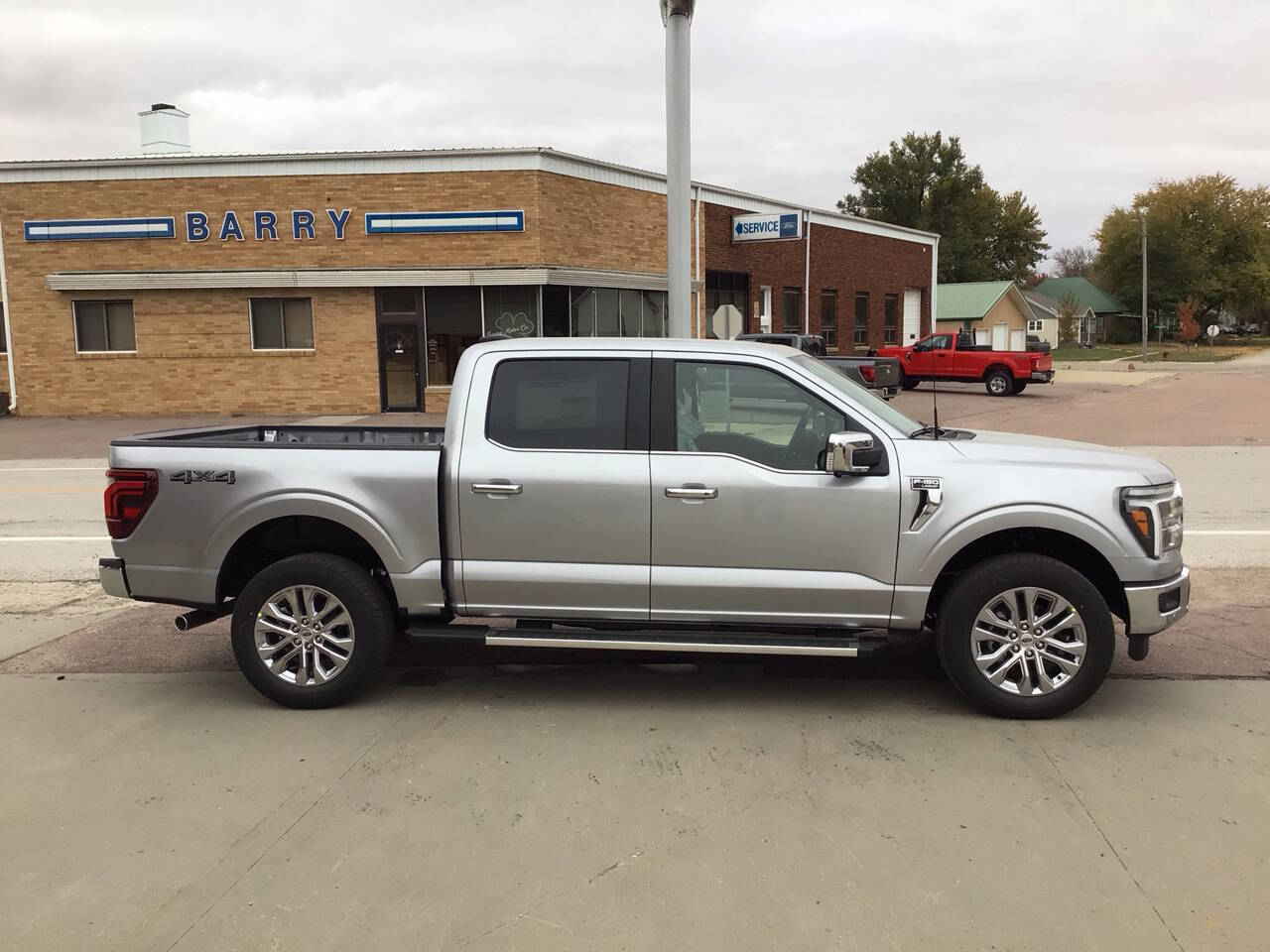 2025 Ford F-150 Lariat photo 2