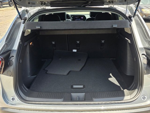 2025 Chevrolet Trax LT photo 4