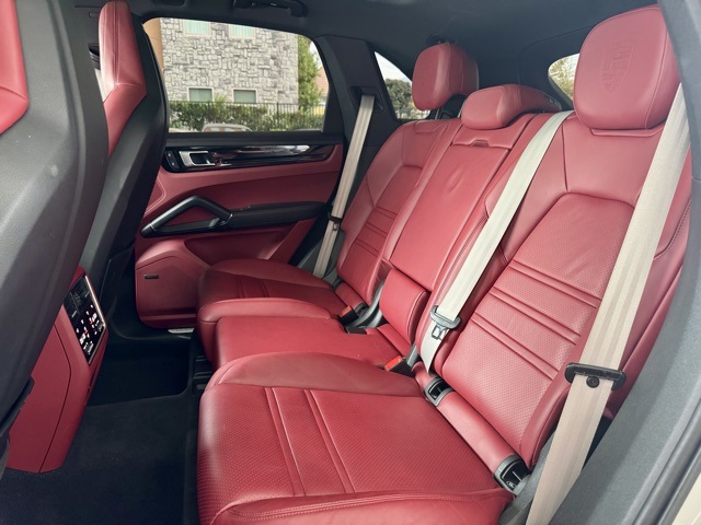 2022 Porsche Cayenne Platinum Edition photo 19