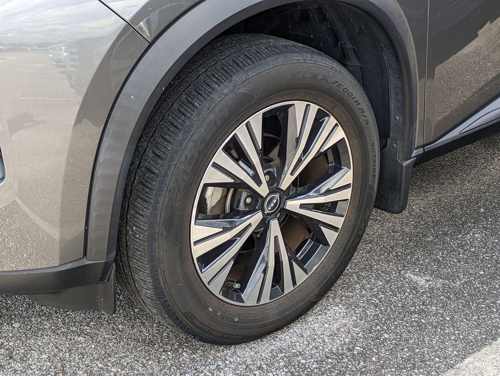 2022 Nissan Rogue SV photo 4