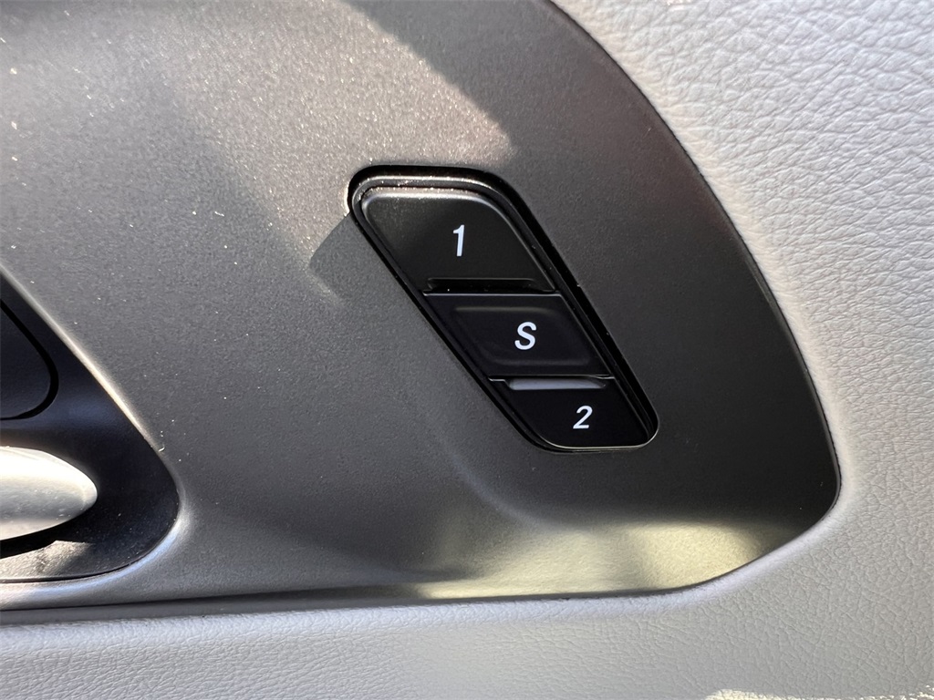 2024 Chrysler Pacifica Touring L photo 26