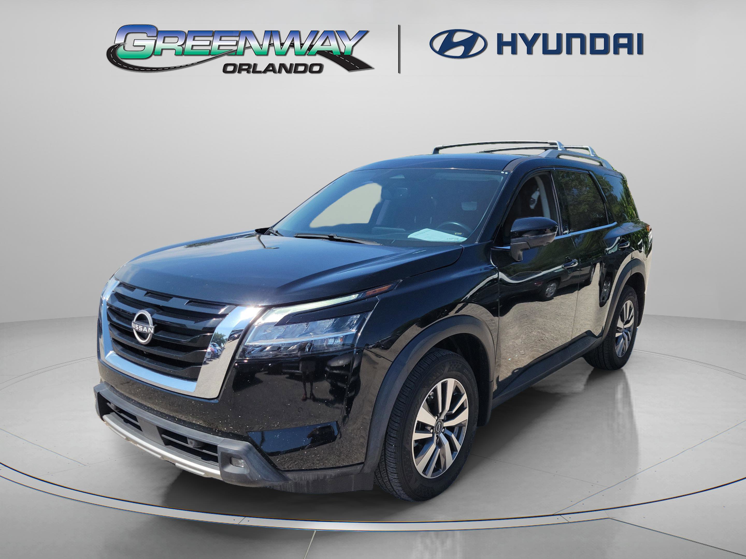 2022 Nissan Pathfinder SL photo 3