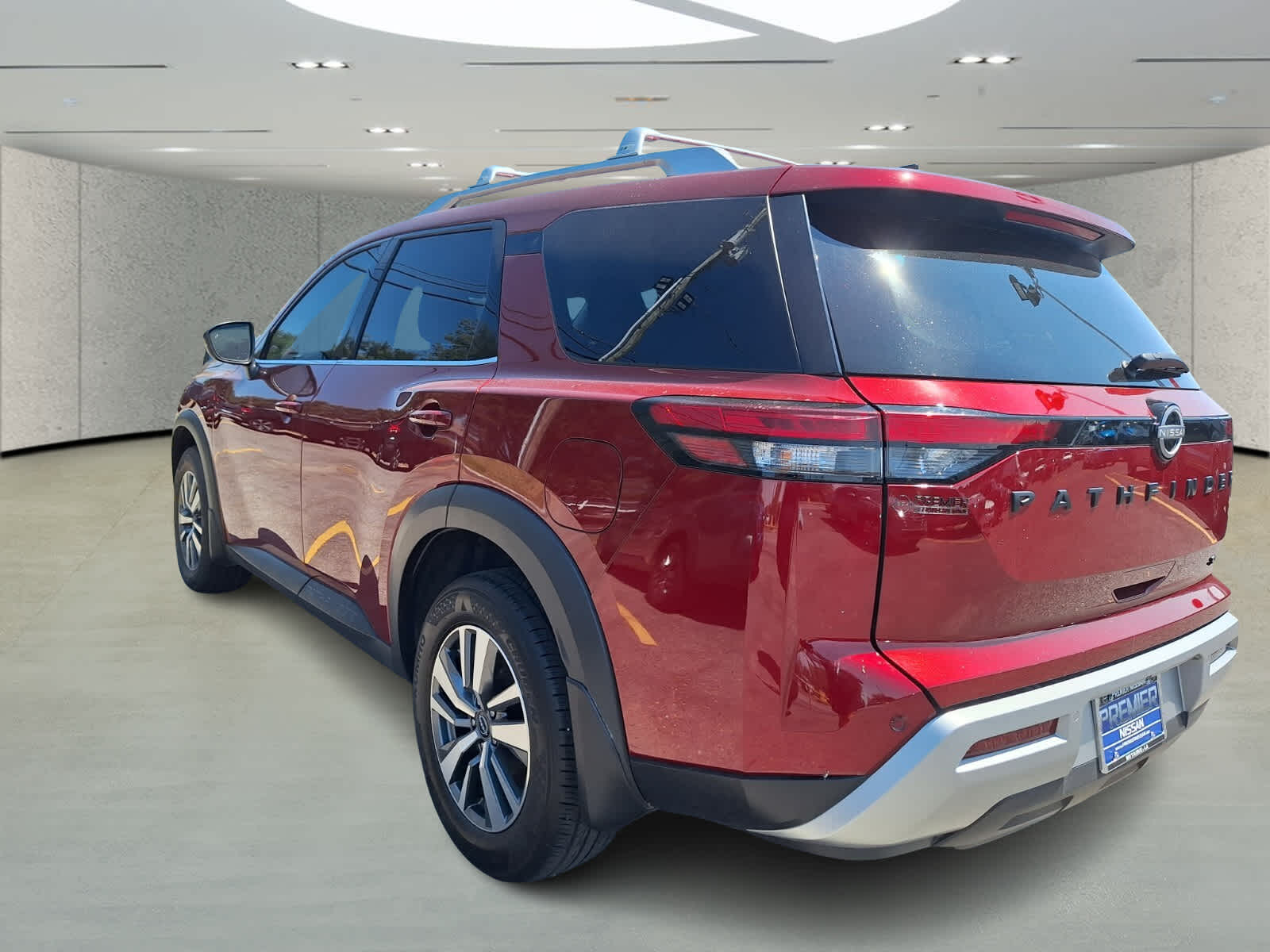 2024 Nissan Pathfinder SL photo 3