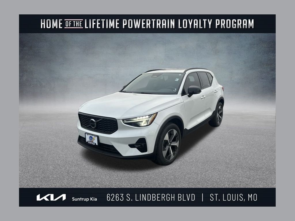 2023 Volvo XC40 Plus's photo