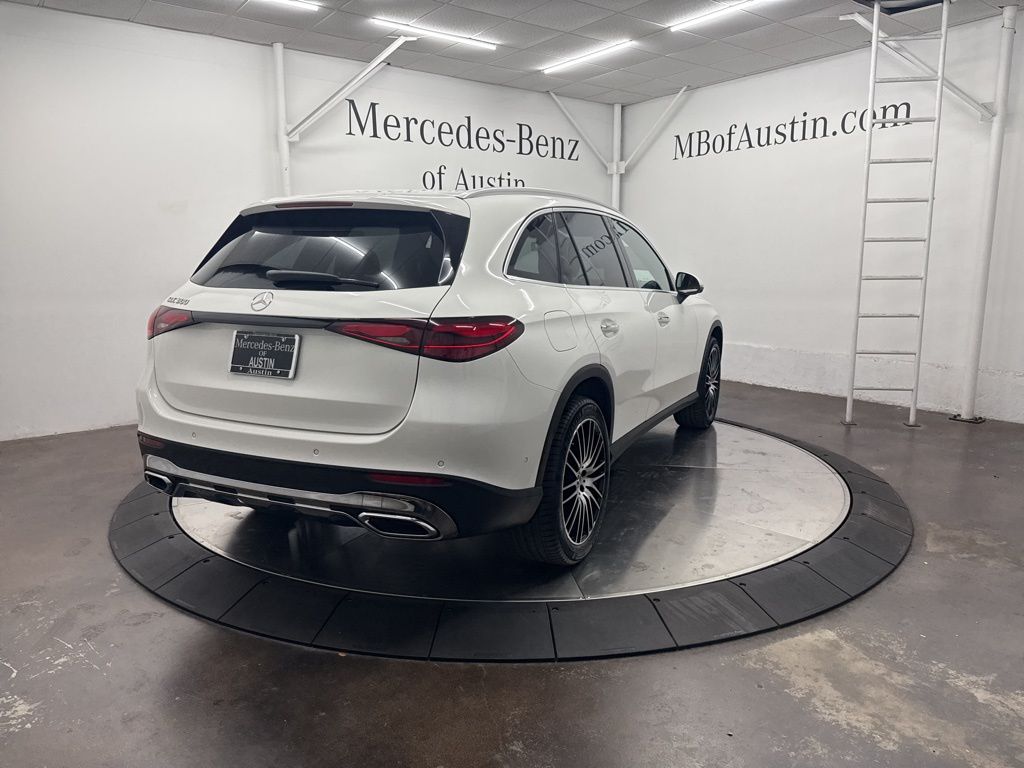 2026 Mercedes Benz GLC 300 photo 5