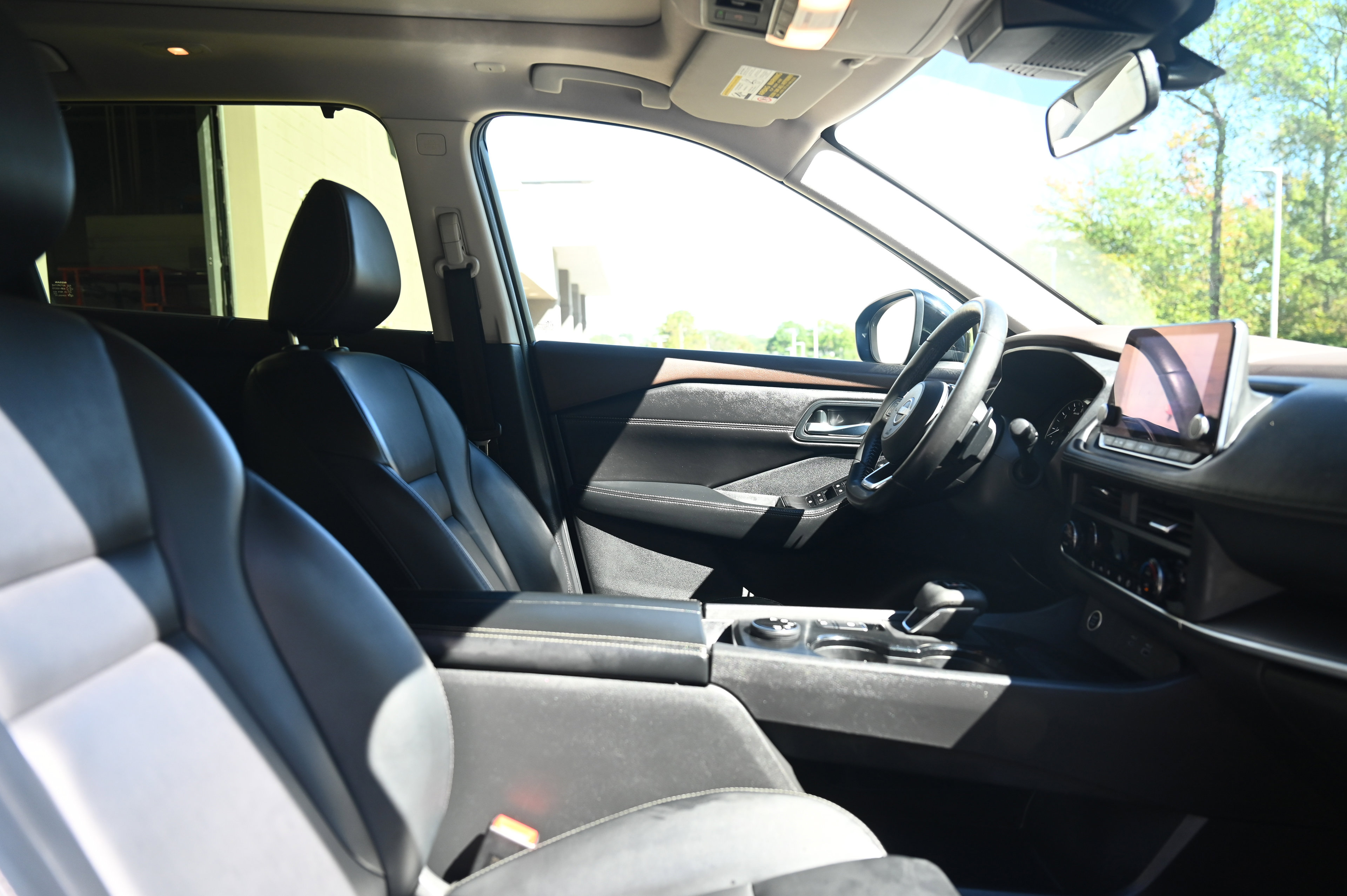 2023 Nissan Rogue SV photo 25