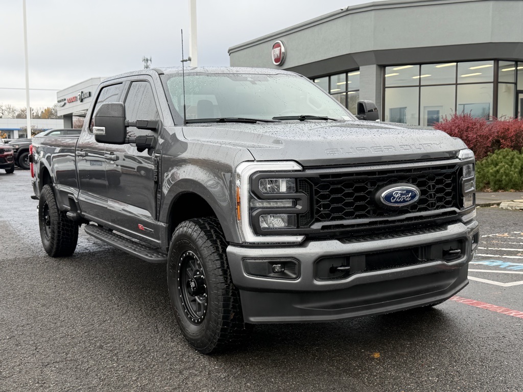 2024 Ford F-350 Lariat photo 2