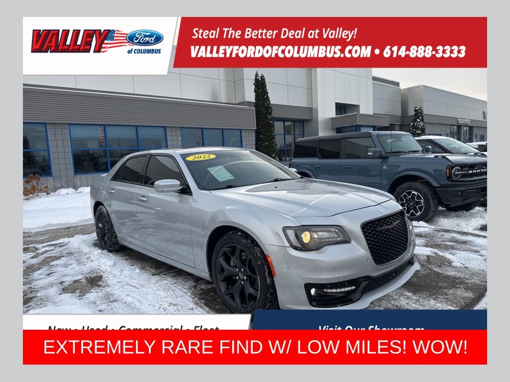 2022 Chrysler 300 S's photo