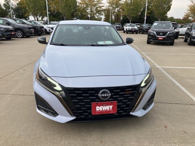 2023 Nissan Altima 2.5 SR photo 2