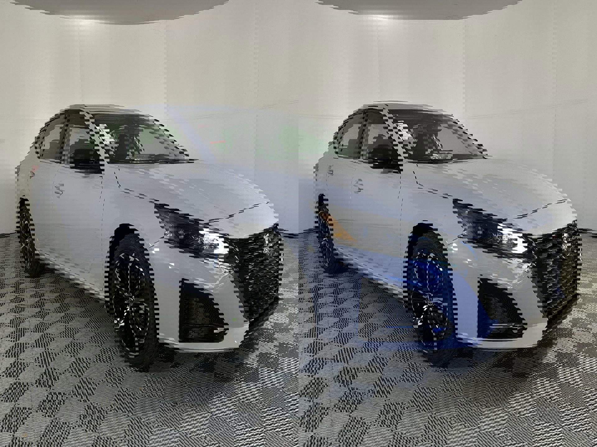 2025 Nissan Altima SR photo 2