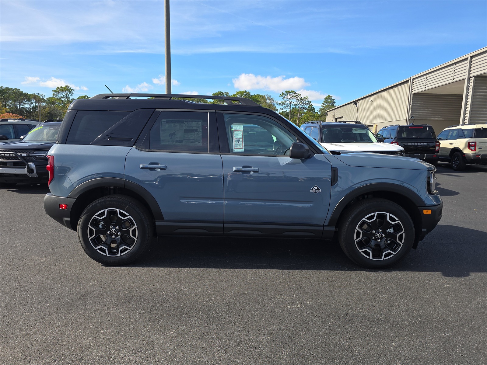 2025 Ford Bronco Sport Outer Banks photo 3