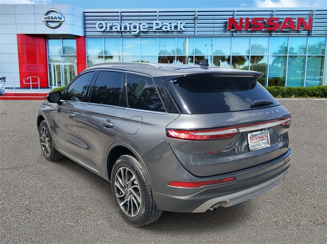 2021 Lincoln Corsair Standard photo 3