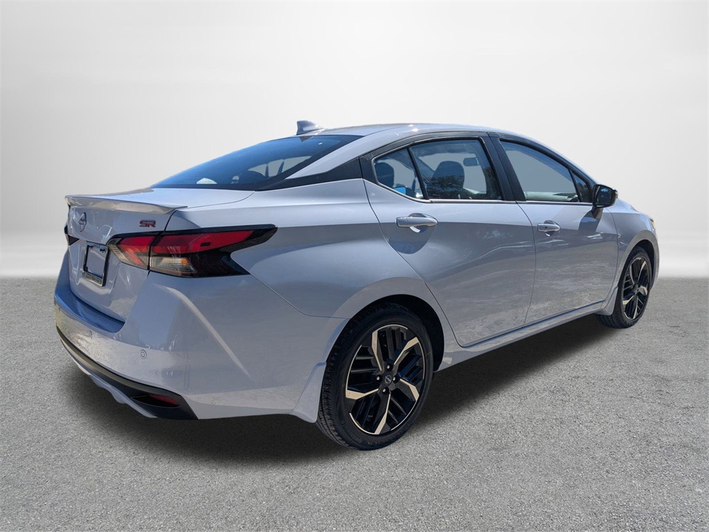 2025 Nissan Versa 1.6 SR photo 3