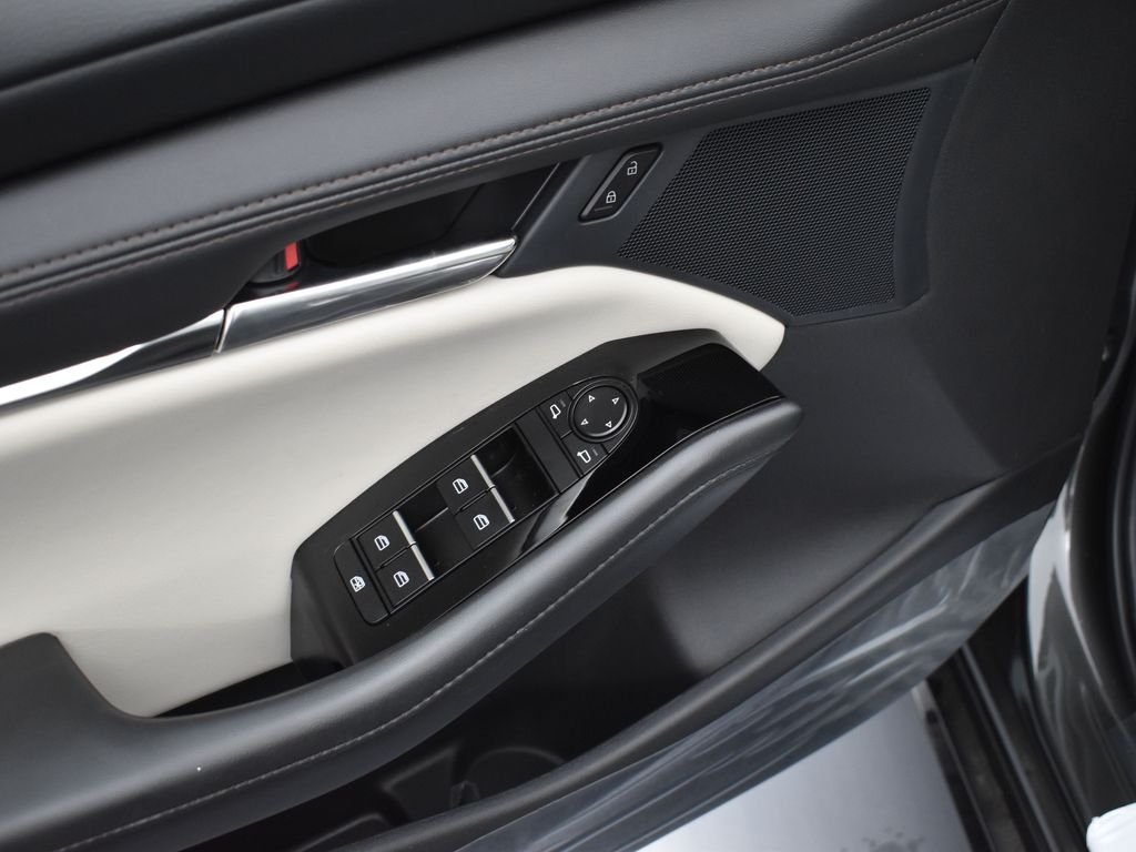 2025 Mazda Mazda3 2.5 s Preferred photo 7