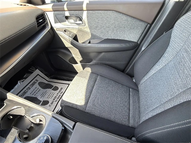 2023 Nissan Rogue SV photo 23