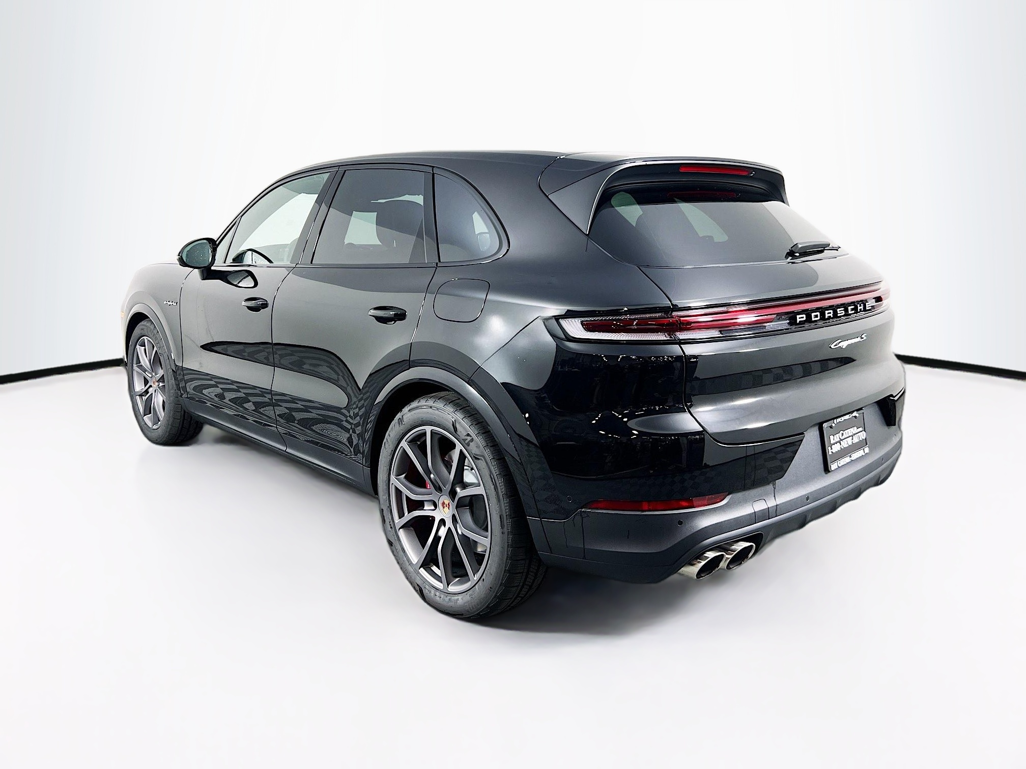 2026 Porsche Cayenne S E-Hybrid photo 3
