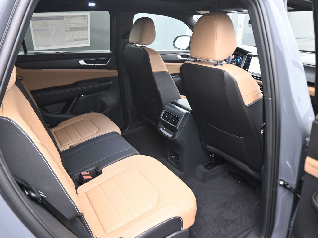 2025 Volkswagen Atlas Cross Sport SEL R-Line photo 43