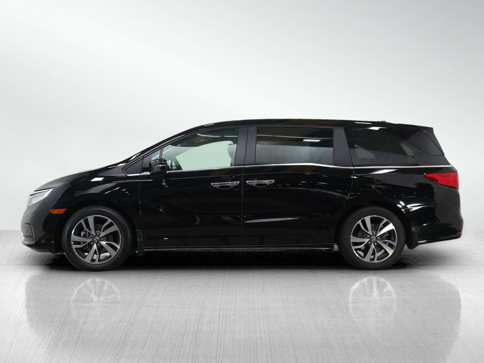 Used 2024 Honda Odyssey Touring with VIN 5FNRL6H85RB019735 for sale in Bloomington, Minnesota