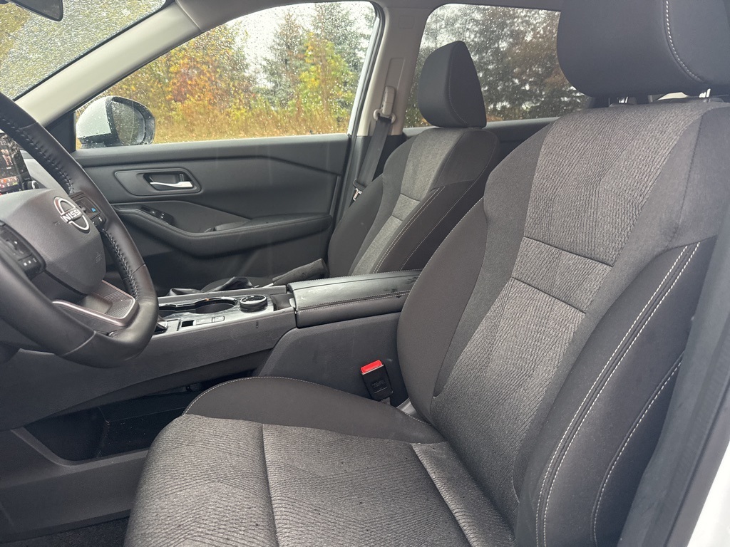 2025 Nissan Rogue SV photo 4