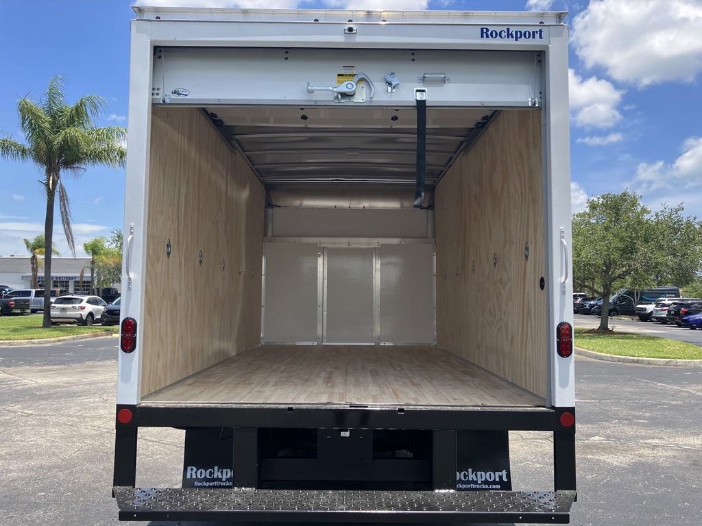 2024 Ford E-450 photo 21