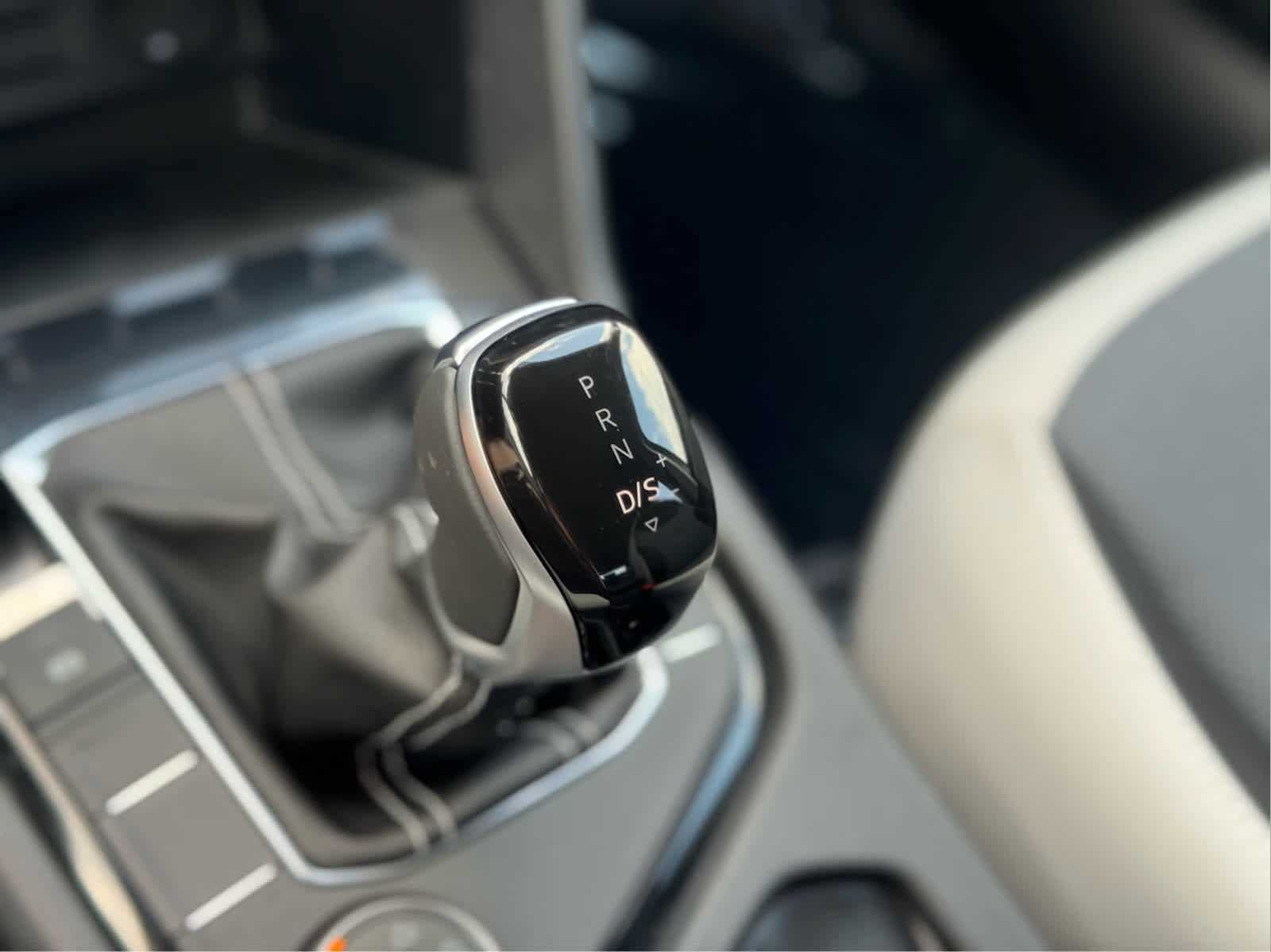 2025 Volkswagen Taos S photo 22