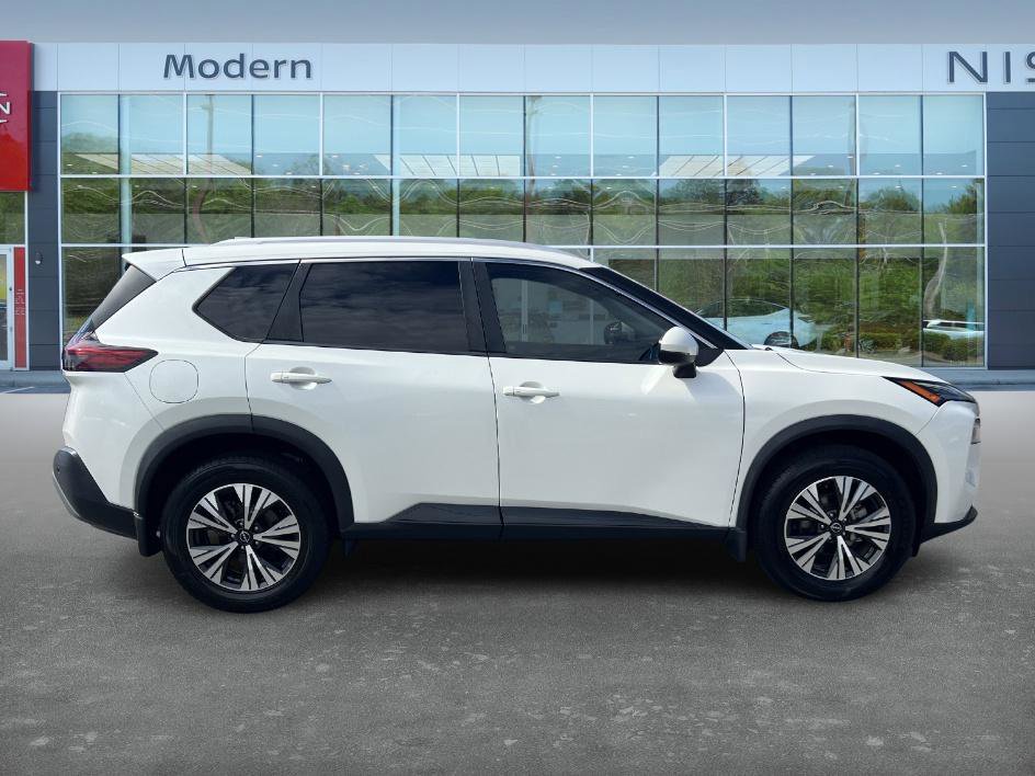 2022 Nissan Rogue SV photo 4