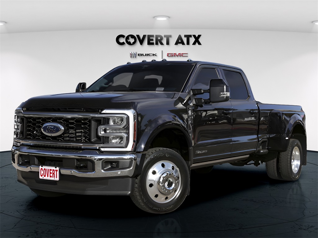 2025 Ford F-450 Super Duty Lariat's photo