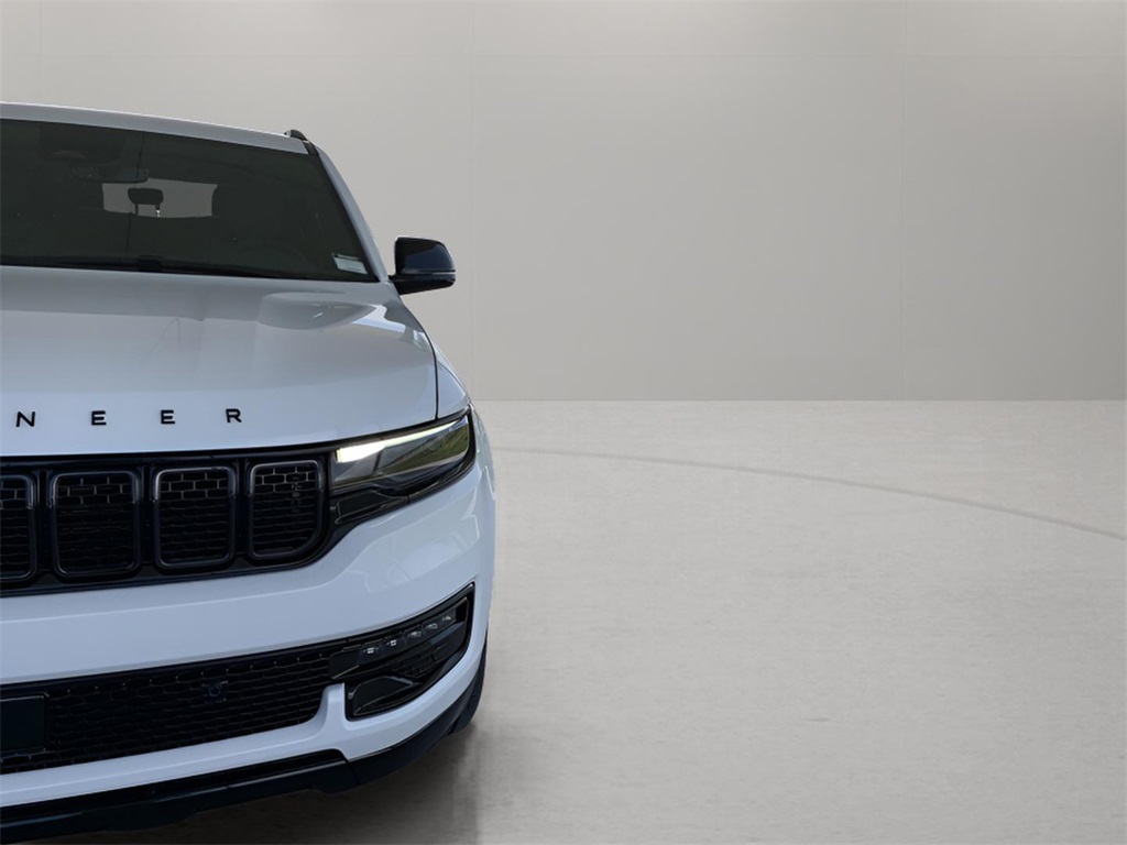 2025 Jeep Wagoneer Series II Carbide photo 3