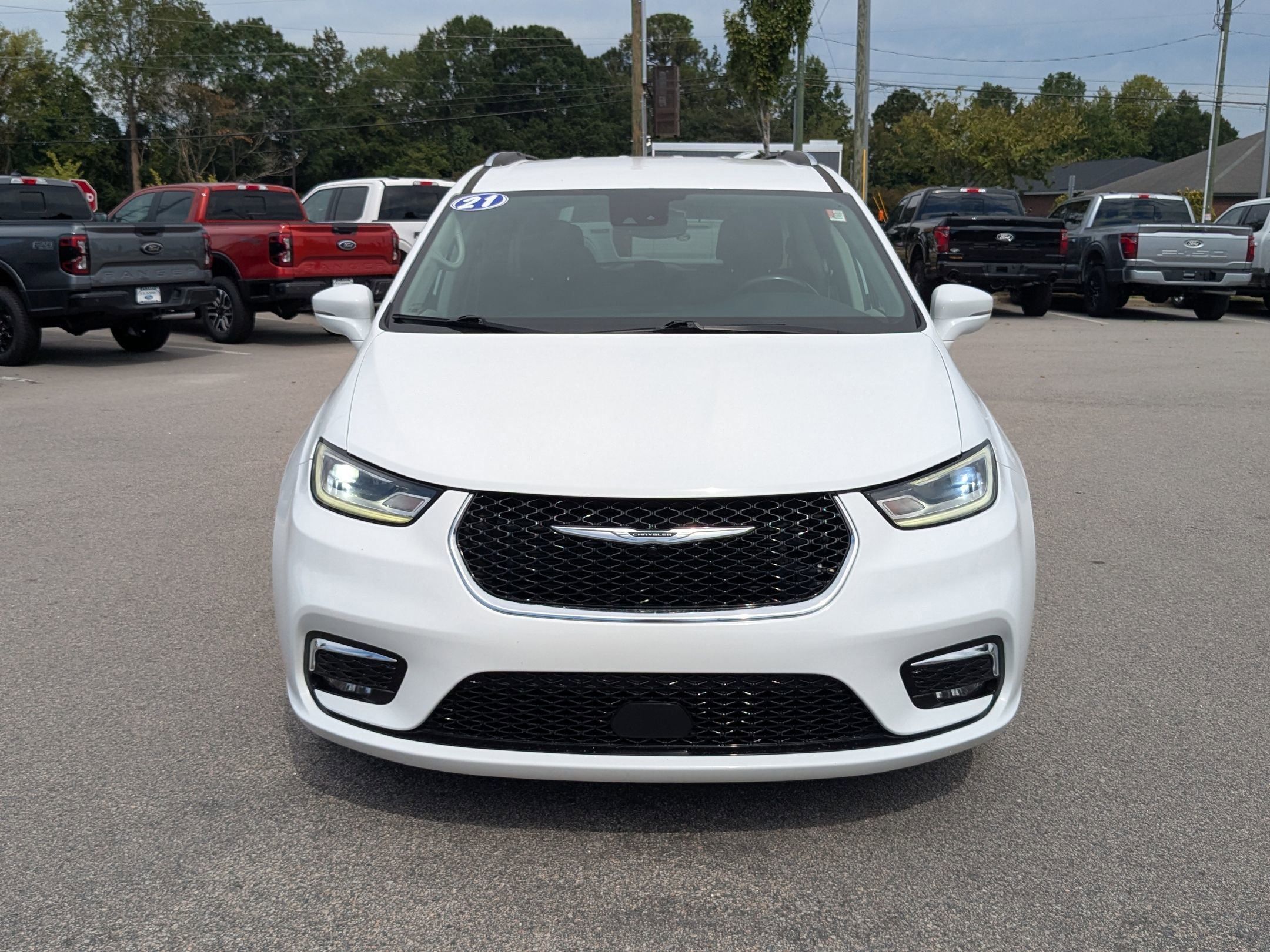 2021 Chrysler Pacifica Touring L photo 3