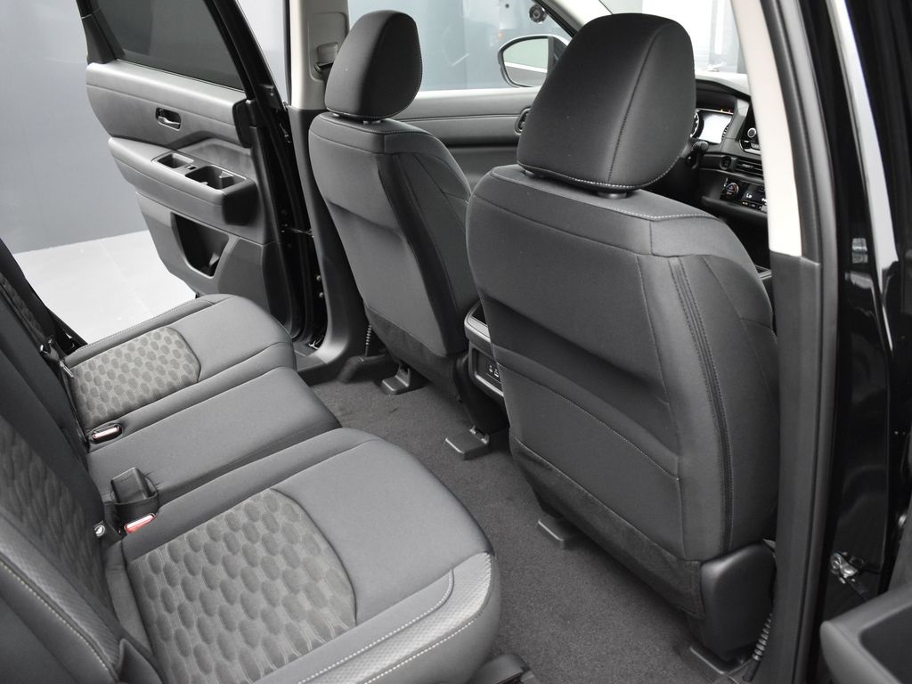 2025 Nissan Pathfinder S photo 15