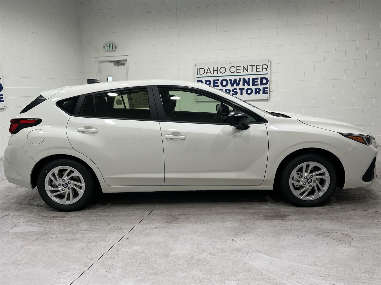 2025 Subaru Impreza Base photo 9