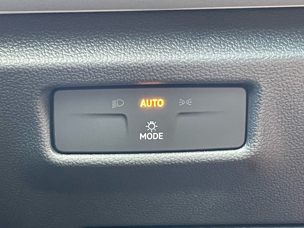 2025 Volkswagen Tiguan SE photo 14