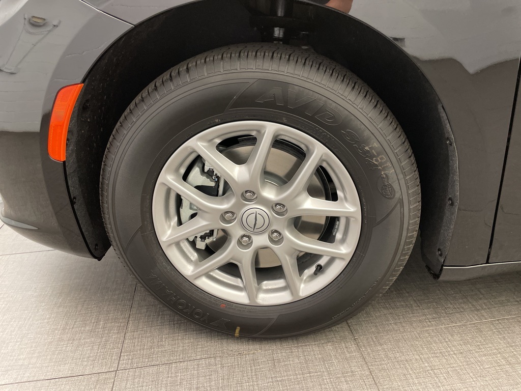 2026 Chrysler Pacifica photo 5