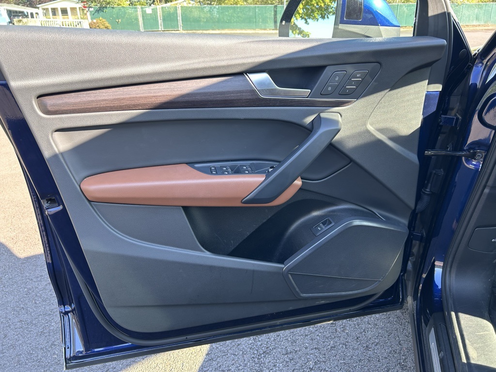 2022 Audi Q5 45 S line Premium photo 9