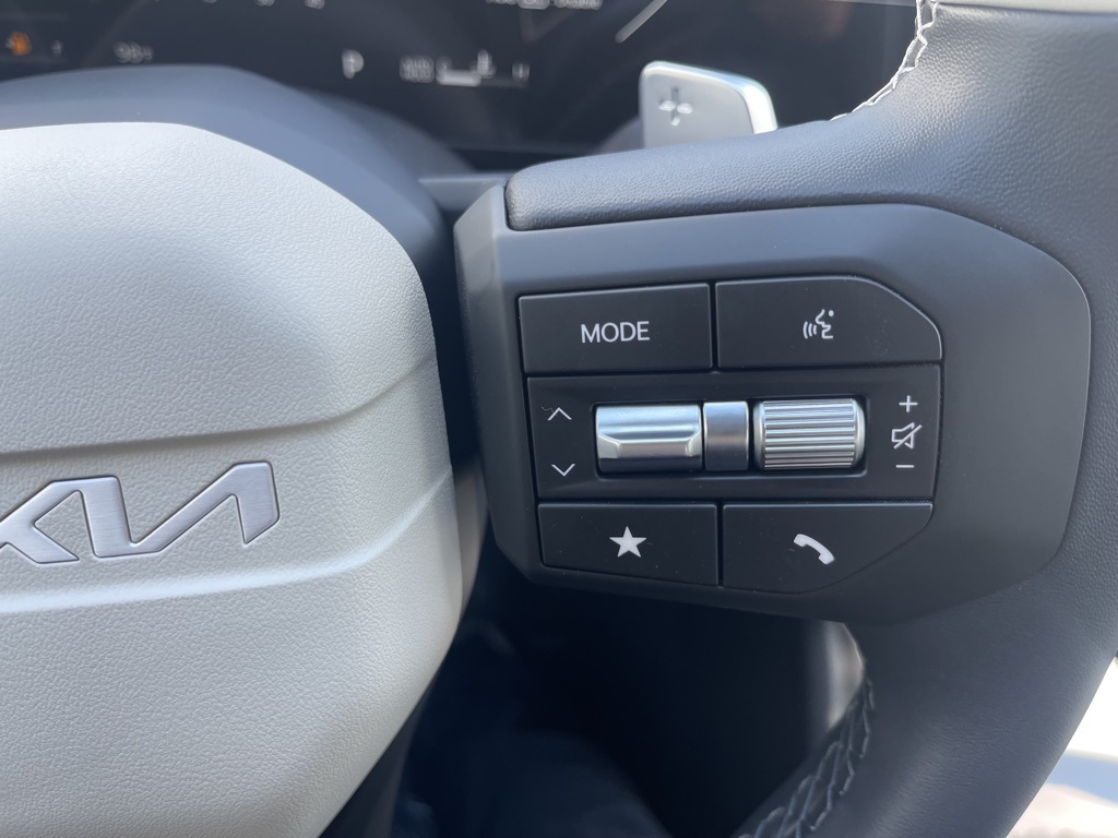 2025 Kia K4 GT-Line photo 17
