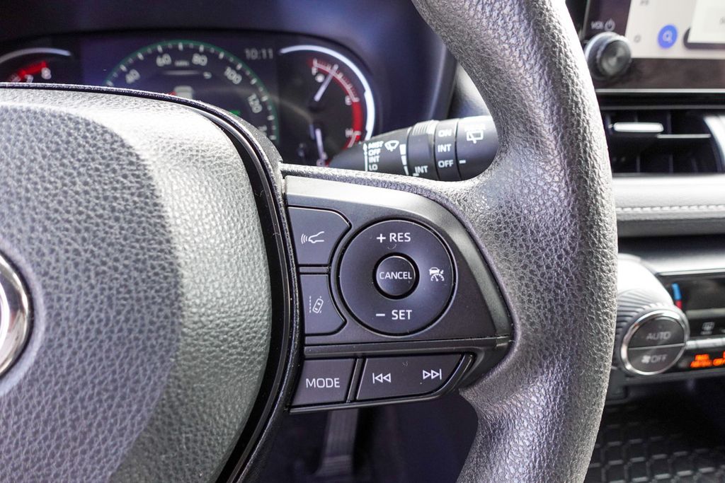 2023 Toyota RAV4 XLE photo 15
